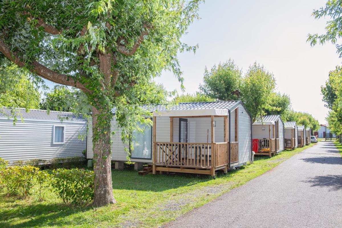 La Ferme Des 4 Chenes Hotel Urt Bagian luar foto
