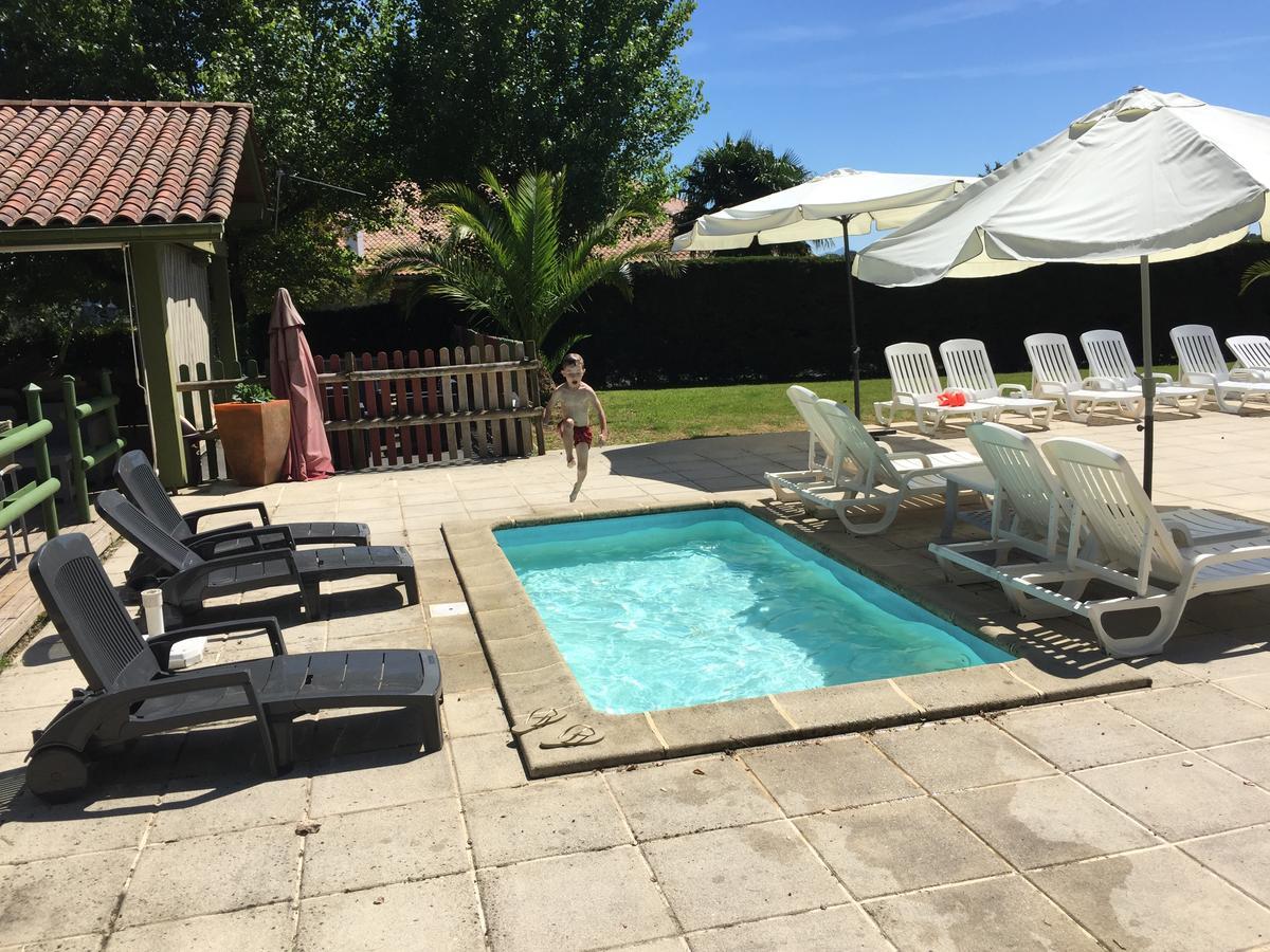 La Ferme Des 4 Chenes Hotel Urt Bagian luar foto